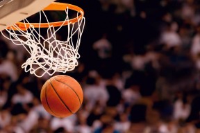 开云体育2026-鹈鹕冲垮北京队，当詹姆斯在压力下完成爆发