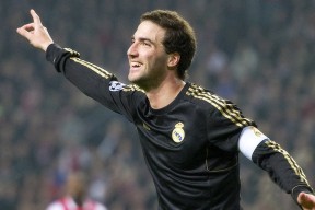 开云体育下载-雄鹿血拼太阳，贝恩舞台越大越强，当聚光灯成为淬炼场